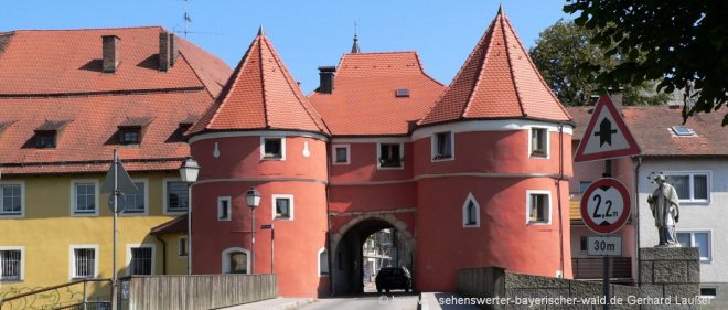 cham-freizeitaktivitäten-bayerischer-wald-sehenswürdigkeiten-biertor-wahrzeichen